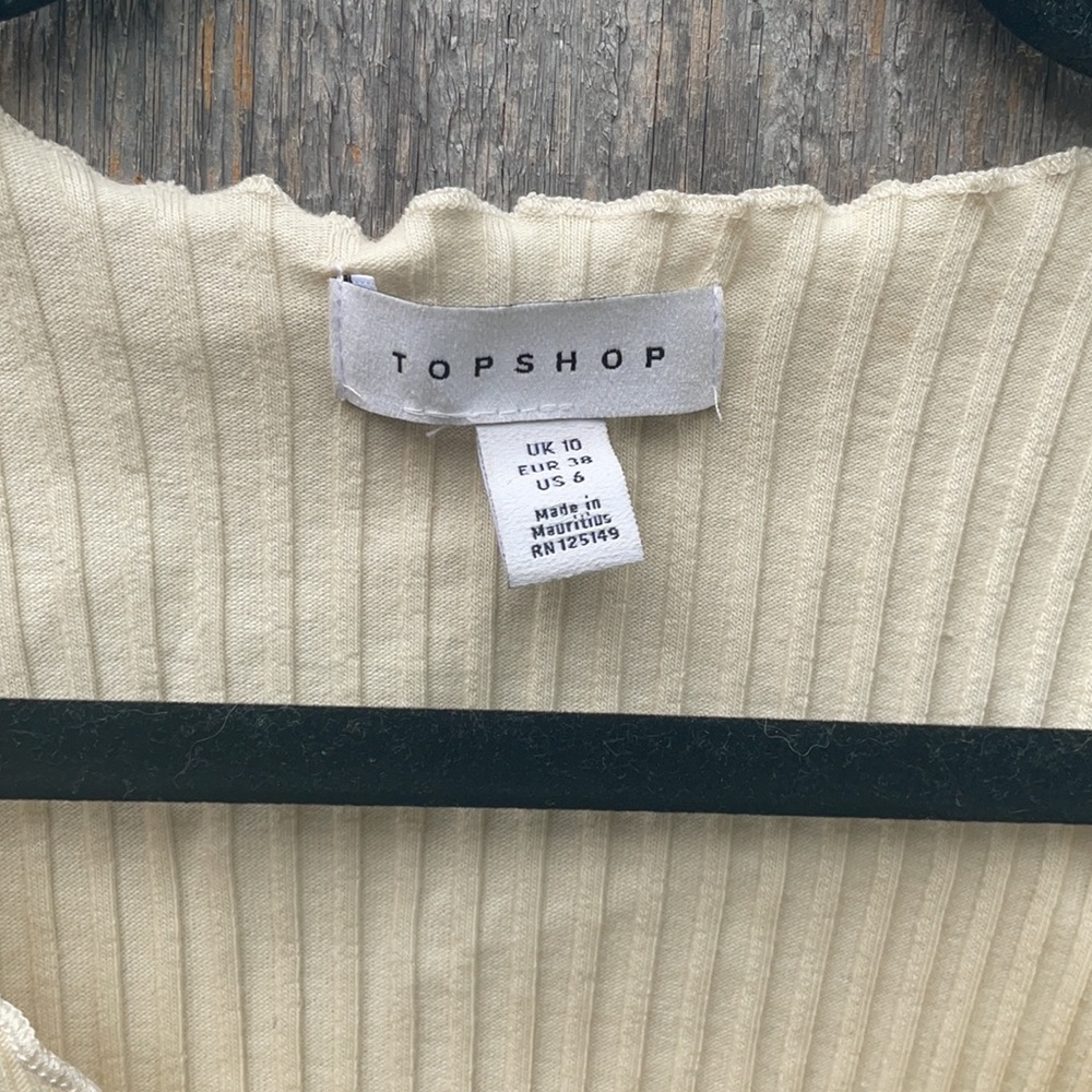 NWOT Topshop Ribbed Button-front Top - Picture 3 of 5